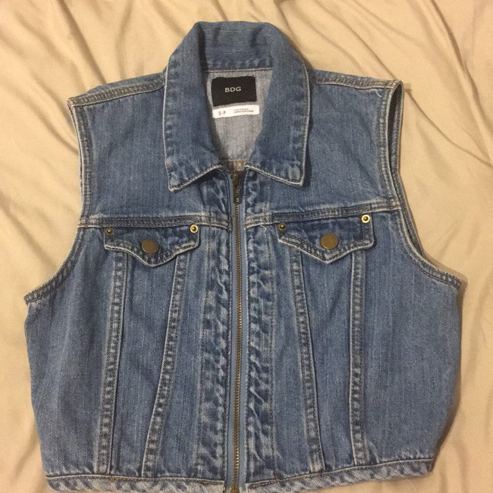 Denim cropped vest with zipper